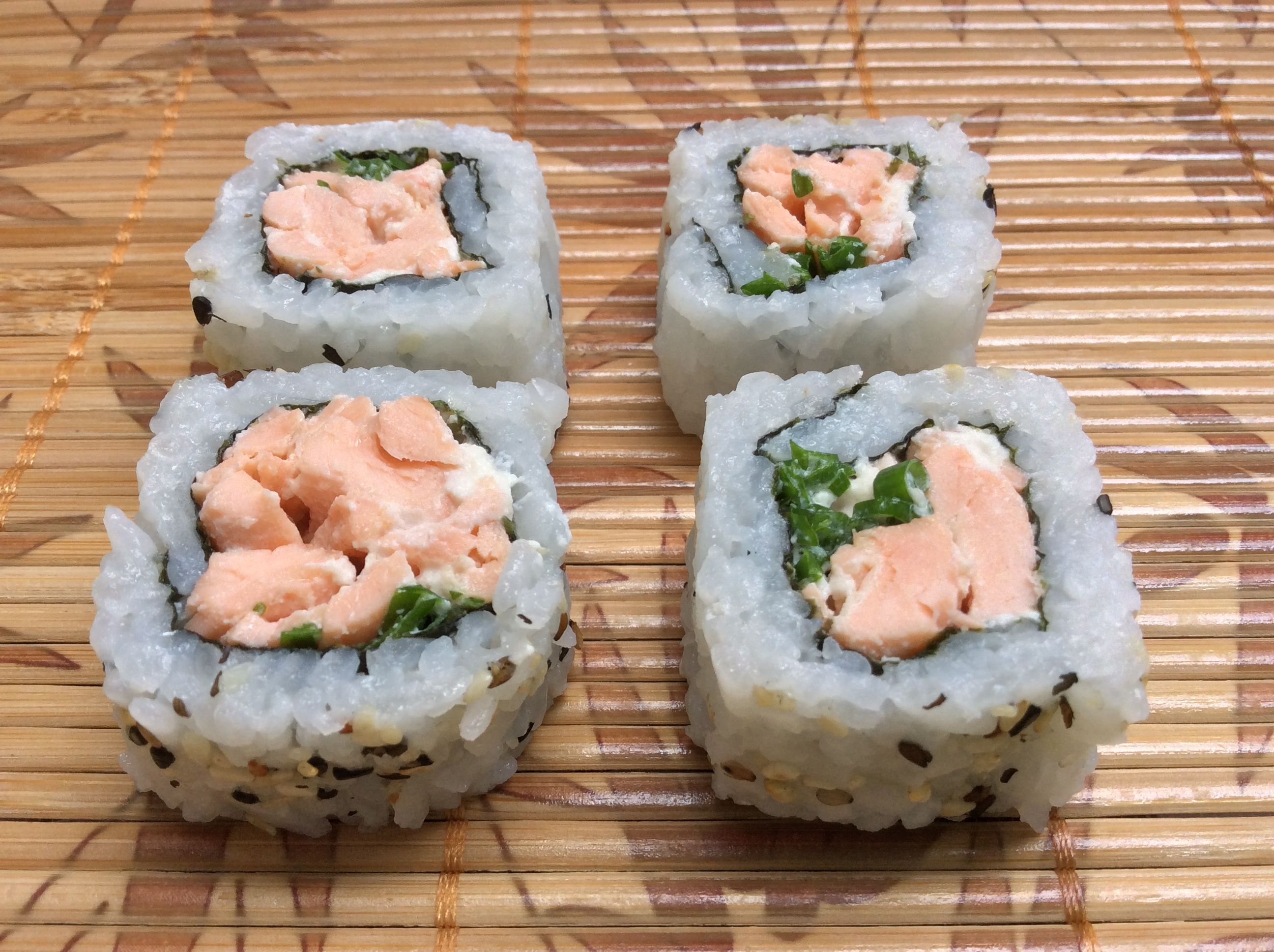 URAMAKI SALMAO GRELHADO 8 UNIDADES